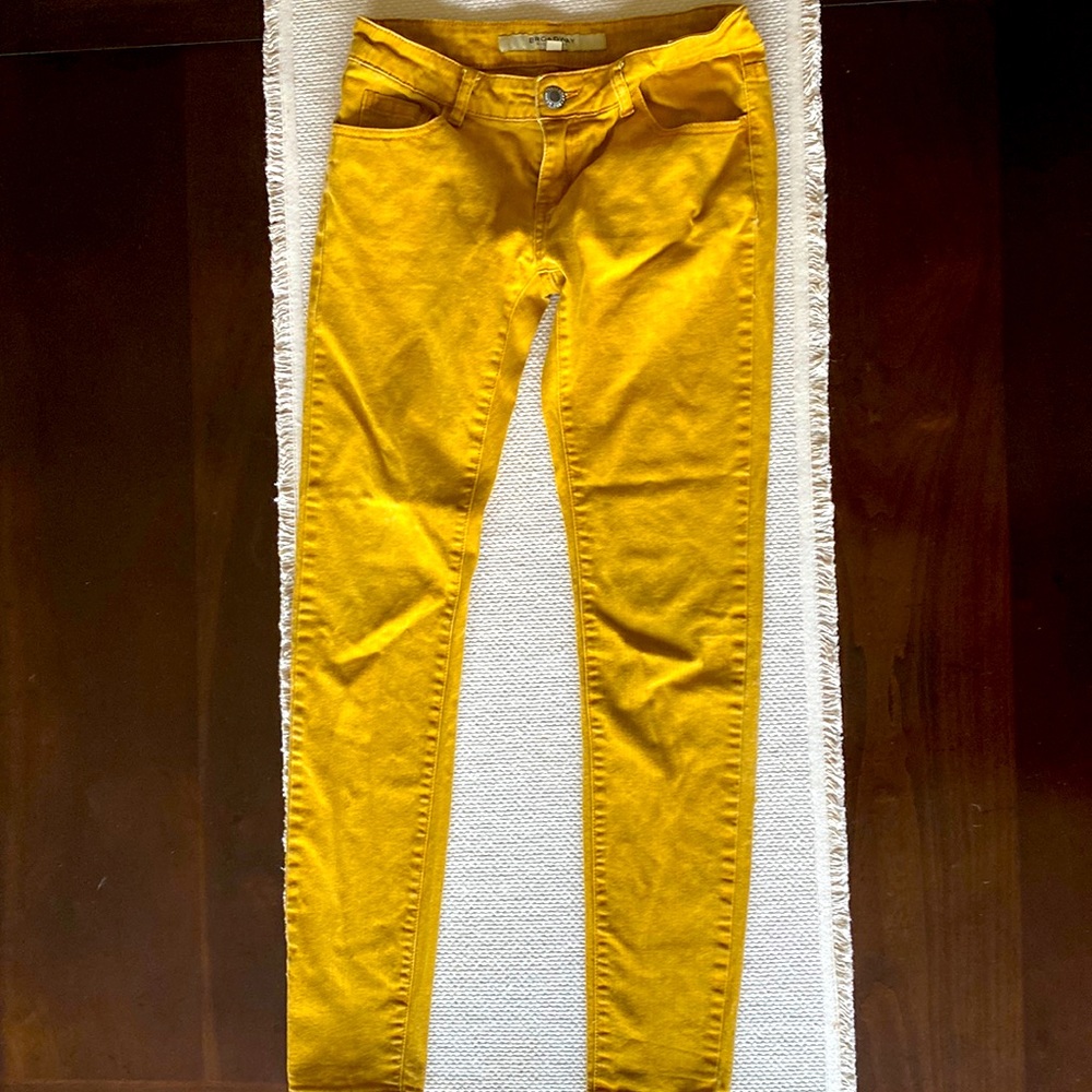 BROADWAY TAN SKINNY JEANS Size 28 💛
